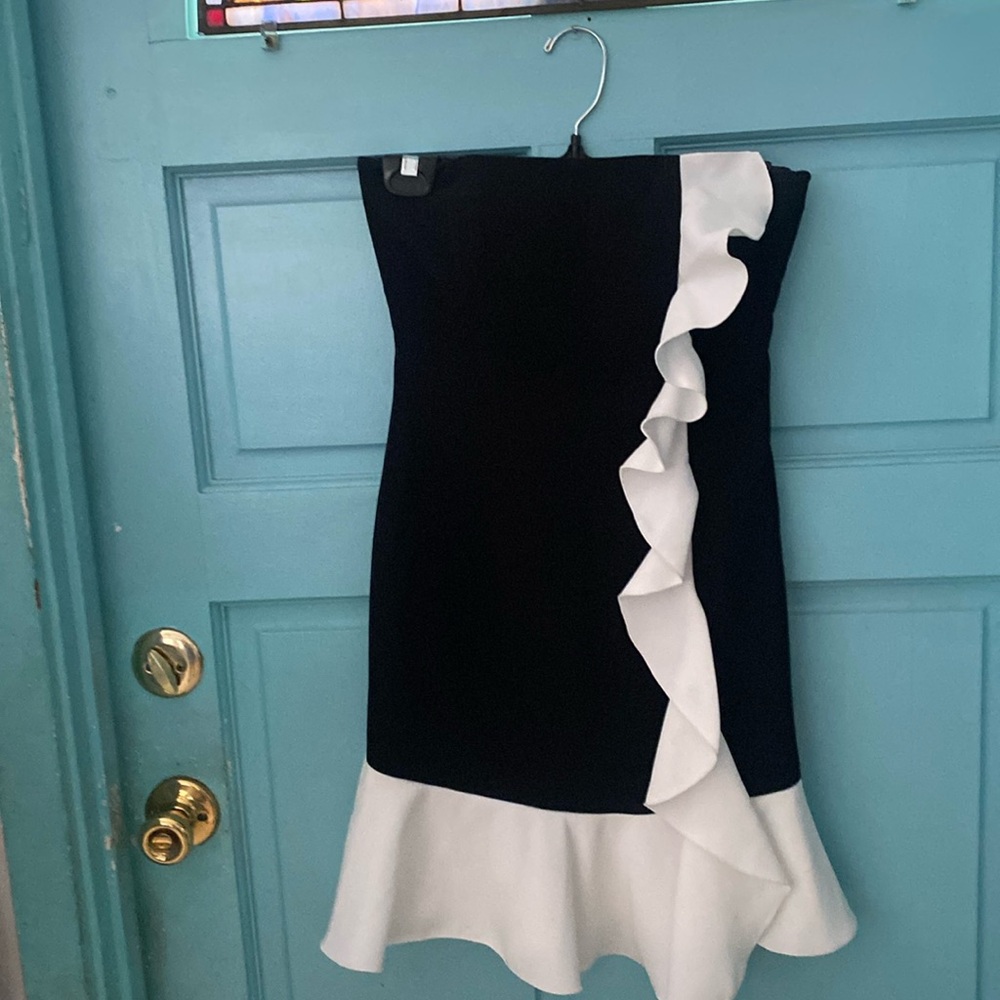 BLOW OUT SALE!Rachel Zoe strapless cocktail dress. Size 2 # 3132